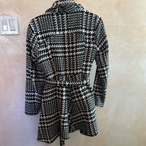 HYFYVE • Houndstooth Wrap Jacket • Medium/light weight • Pockets - Picture 3 of 6